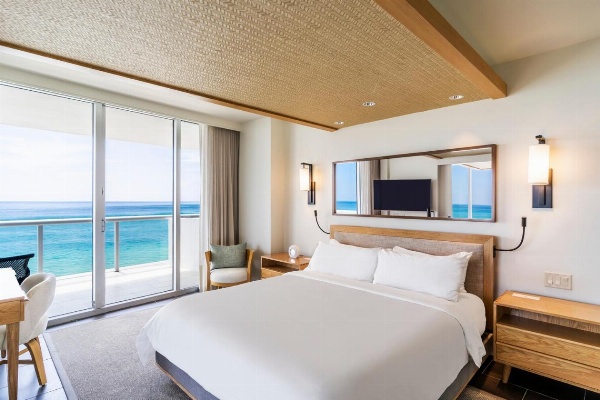 Eden Roc Miami Beach image 3