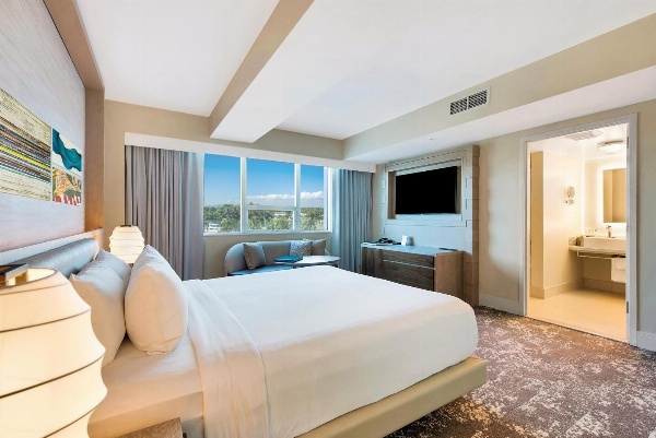 Eden Roc Miami Beach image 6